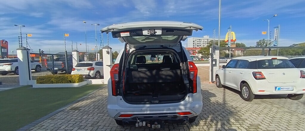 Mitsubishi Pajero - View 14