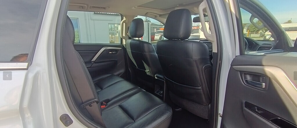 Mitsubishi Pajero - View 15
