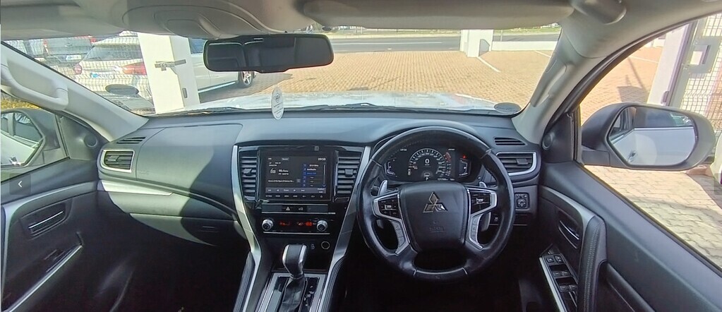 Mitsubishi Pajero - View 16