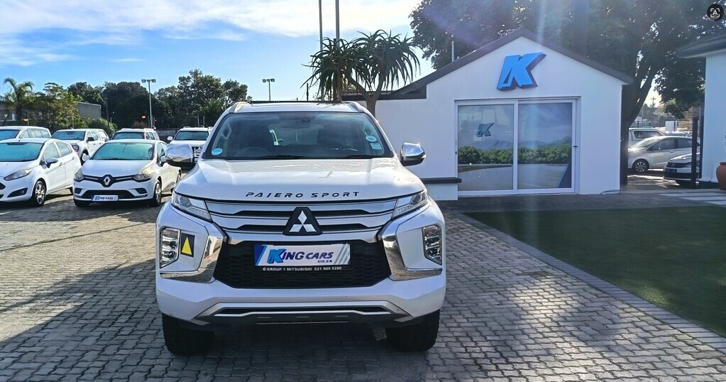 Mitsubishi Pajero - View 2