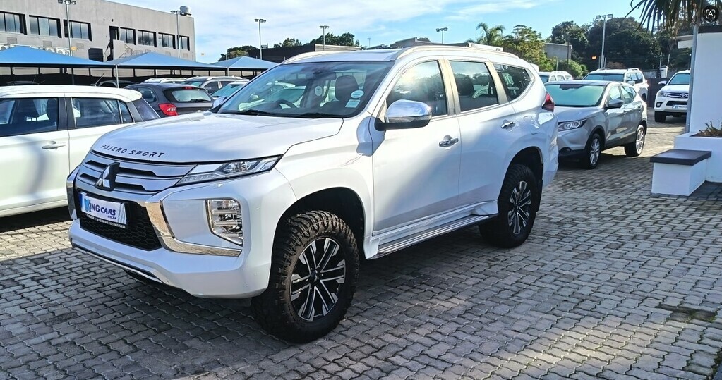Mitsubishi Pajero - View 3