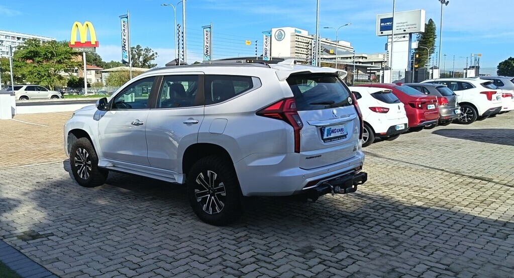 Mitsubishi Pajero - View 5
