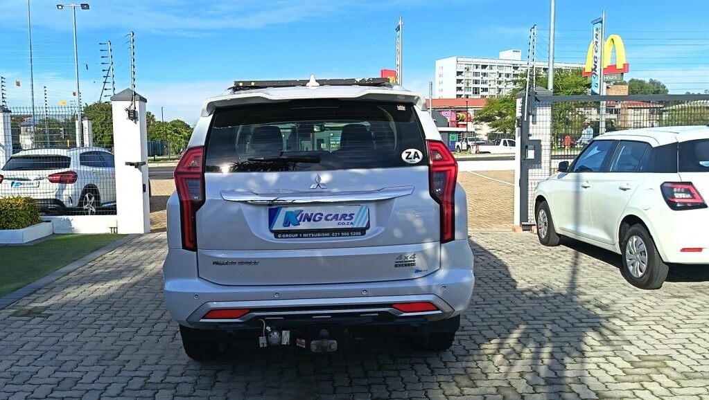 Mitsubishi Pajero - View 6