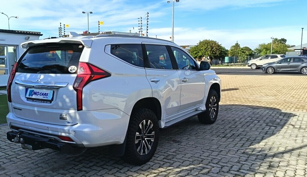 Mitsubishi Pajero - View 7