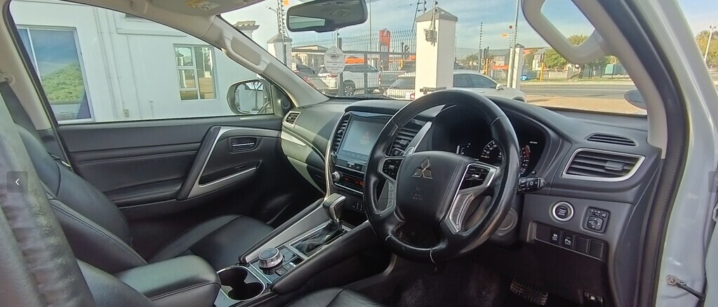 Mitsubishi Pajero - View 9