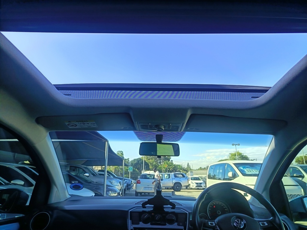 Volkswagen Up - View 11