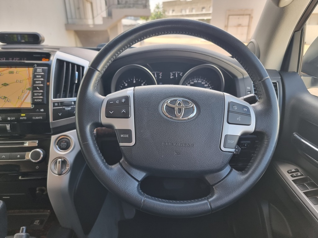 Toyota Land Cruiser 200 - View 11