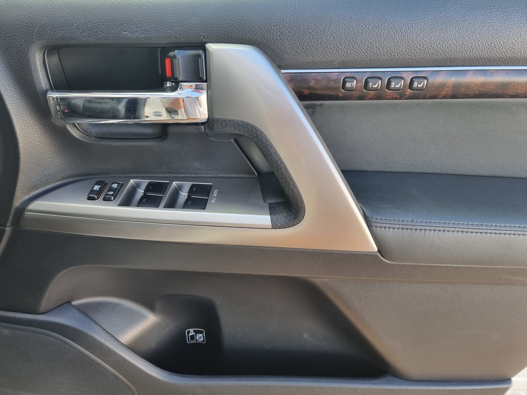 Toyota Land Cruiser 200 - View 12