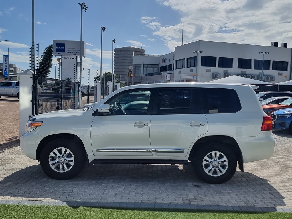 Toyota Land Cruiser 200 - View 3