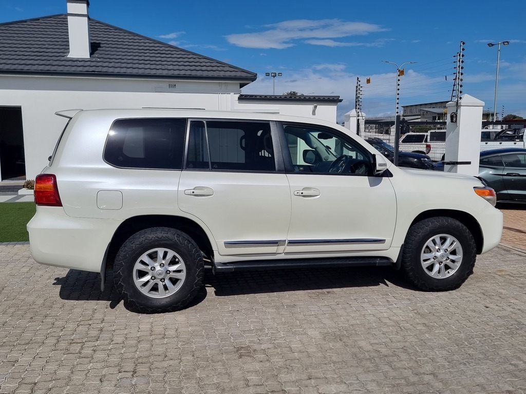 Toyota Land Cruiser 200 - View 7