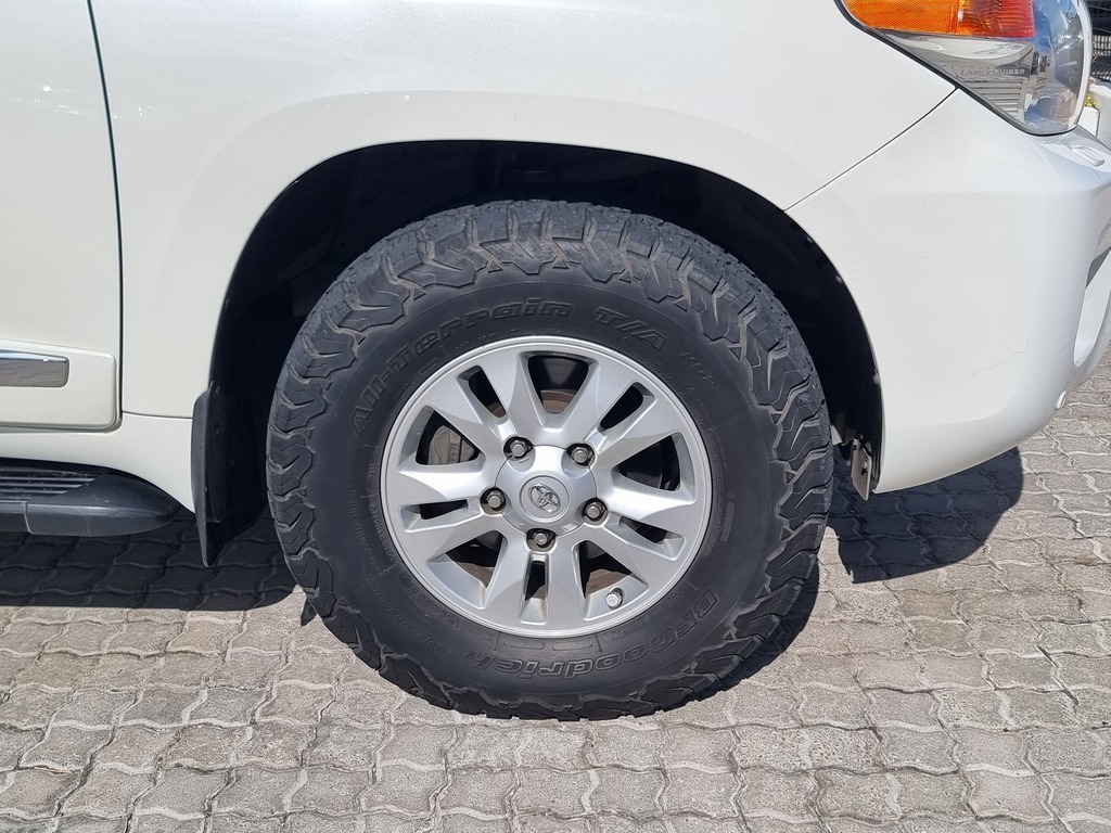 Toyota Land Cruiser 200 - View 8