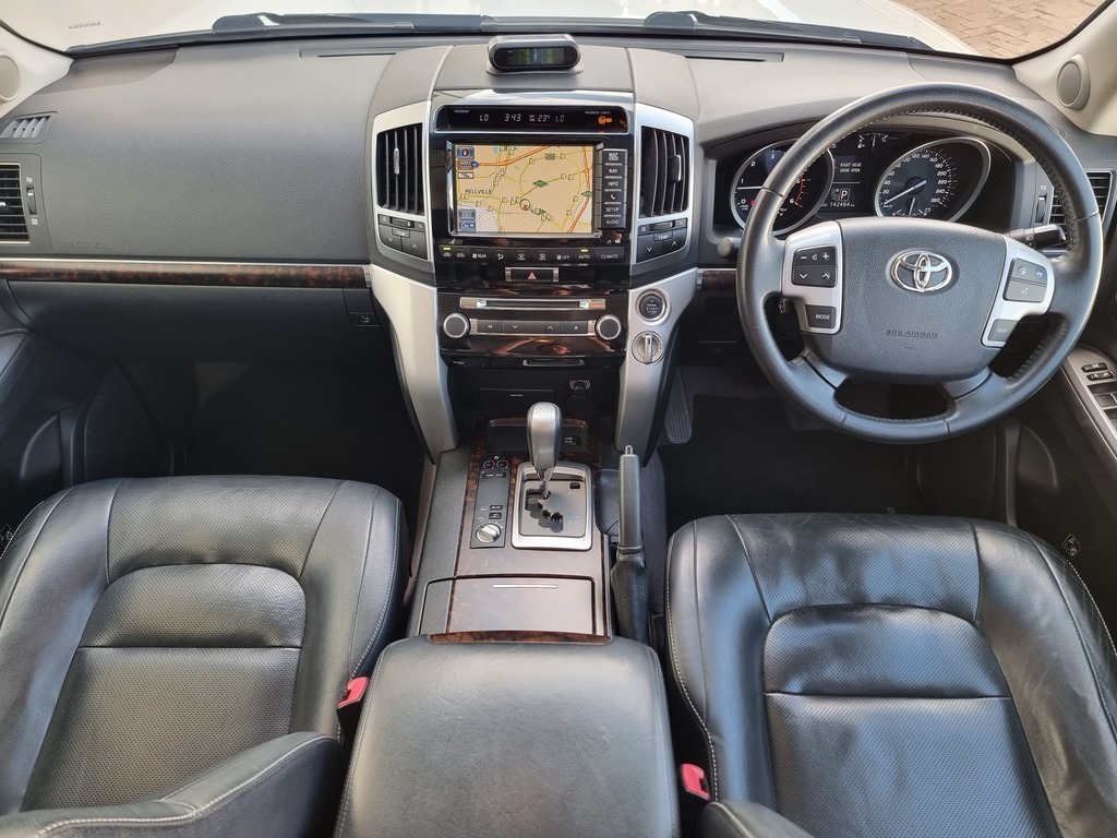 Toyota Land Cruiser 200 - View 9