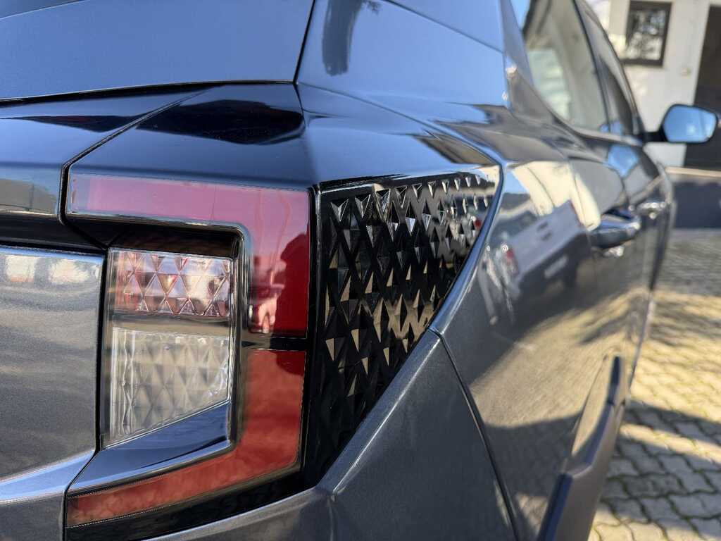 Mahindra Xuv3xo - View 8