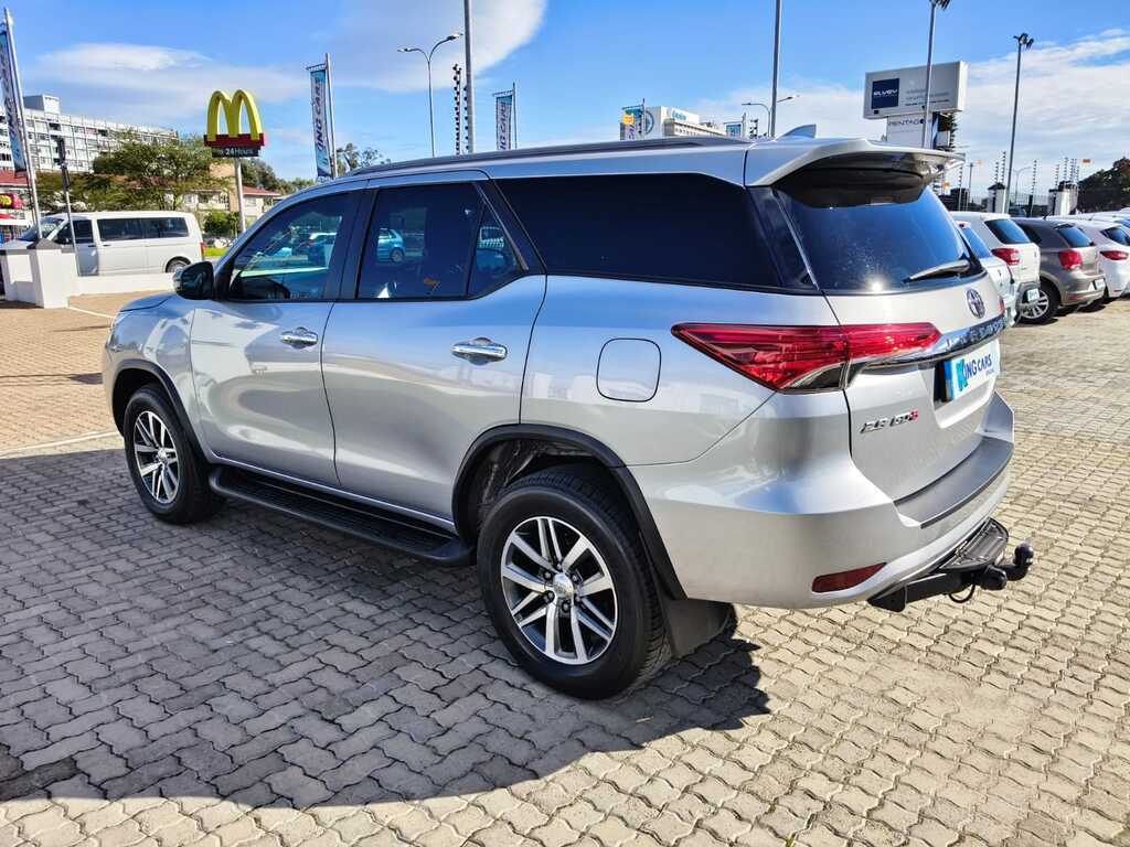 Toyota Fortuner - View 5