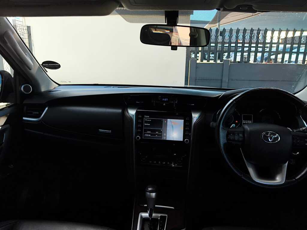Toyota Fortuner - View 9