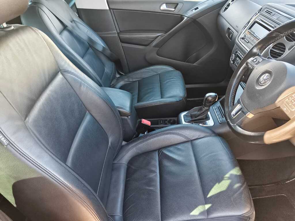 Volkswagen Tiguan - View 10