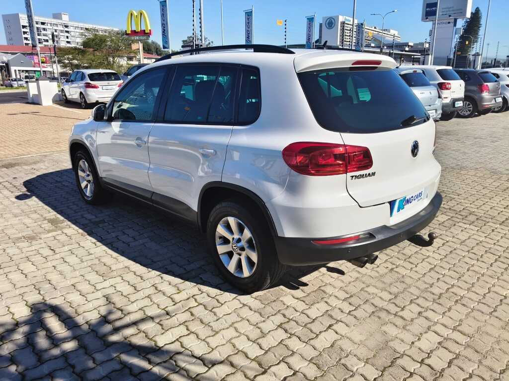 Volkswagen Tiguan - View 5