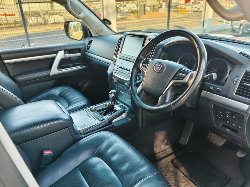 Toyota Land Cruiser 200 - View 10