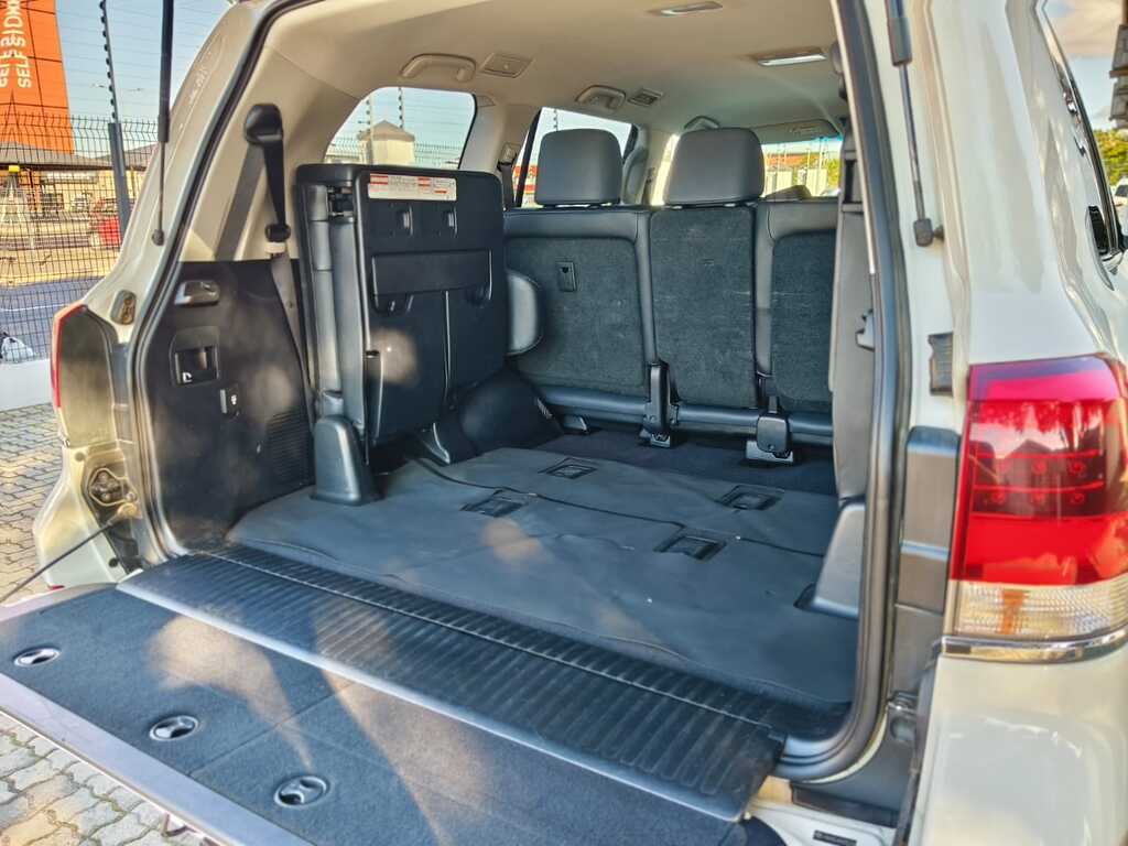 Toyota Land Cruiser 200 - View 16