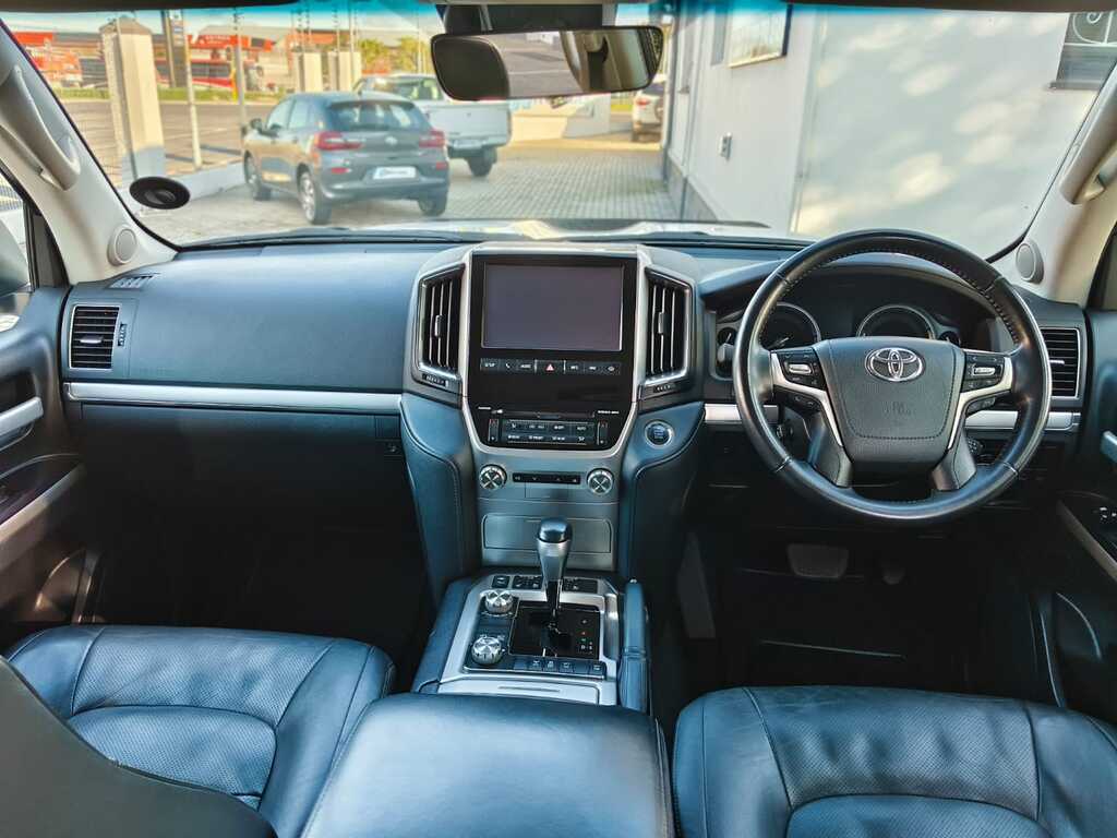Toyota Land Cruiser 200 - View 9