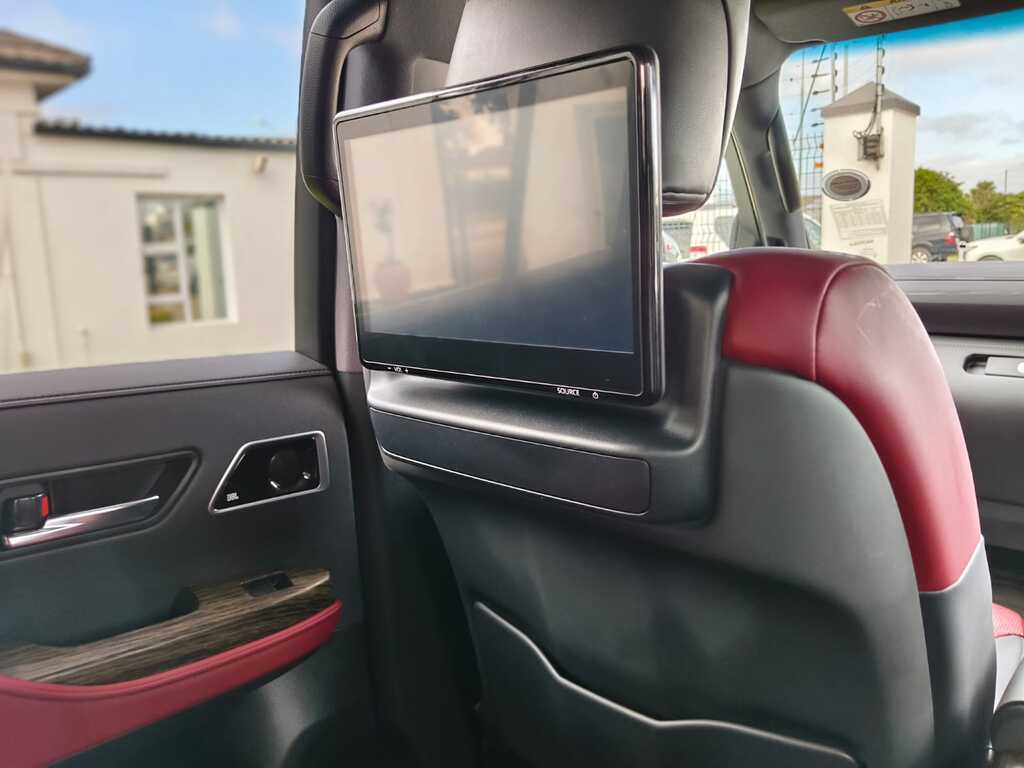 Toyota Land Cruiser 300 - View 14