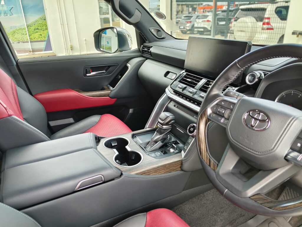 Toyota Land Cruiser 300 - View 17