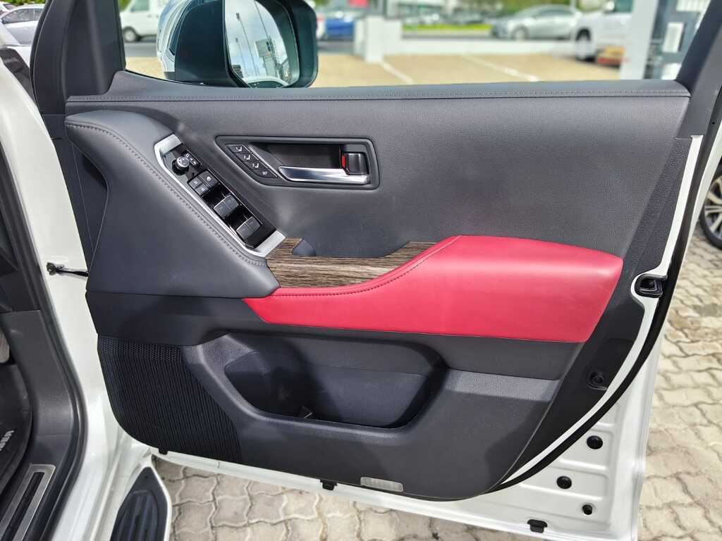 Toyota Land Cruiser 300 - View 19