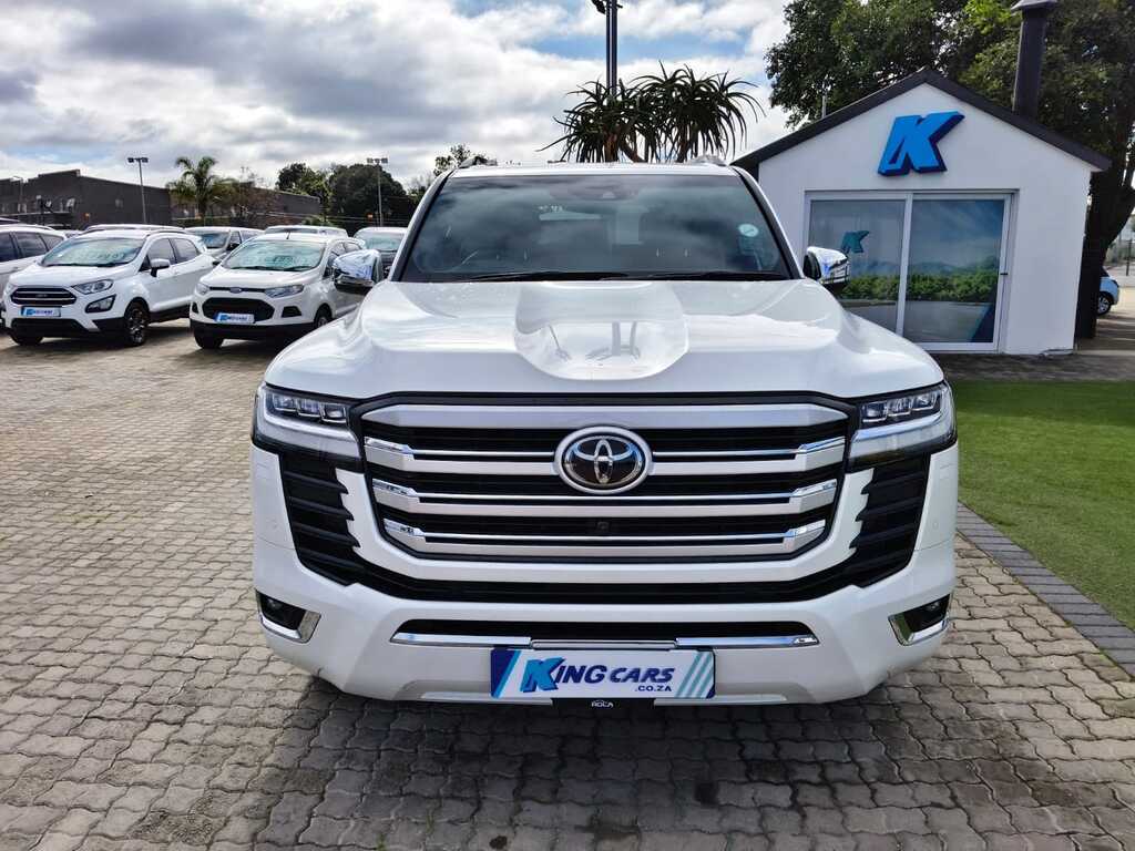 Toyota Land Cruiser 300 - View 2