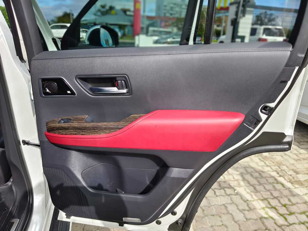Toyota Land Cruiser 300 - View 20