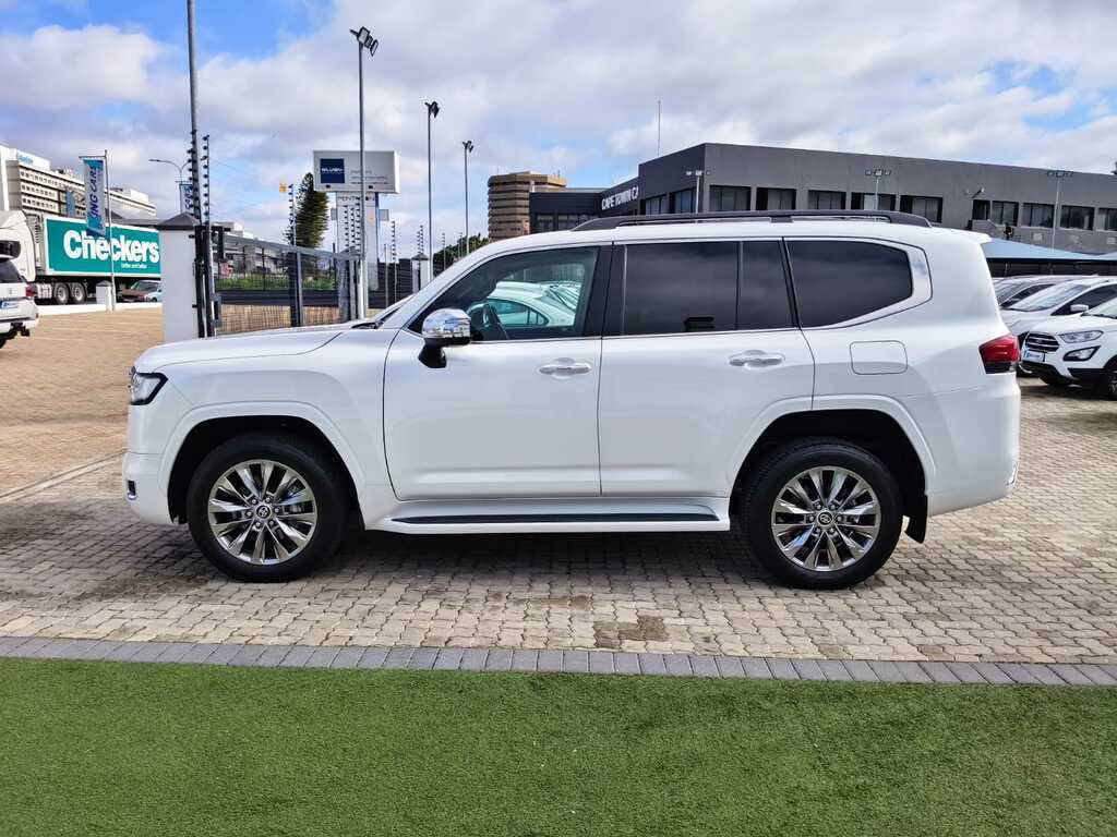 Toyota Land Cruiser 300 - View 4