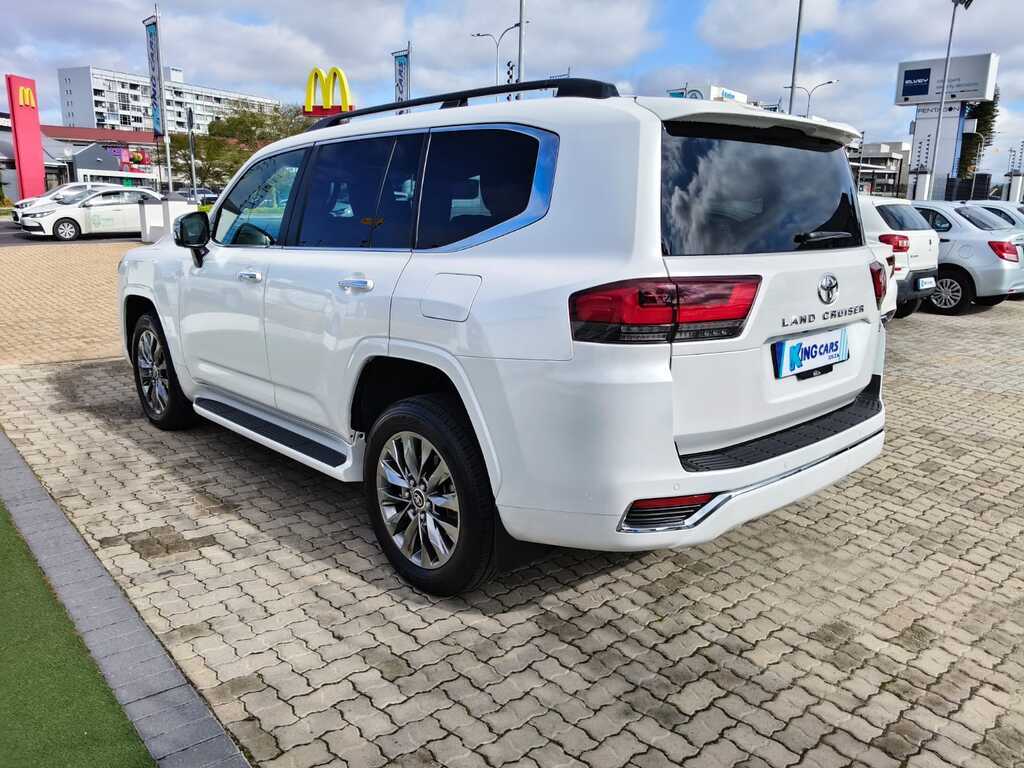 Toyota Land Cruiser 300 - View 5