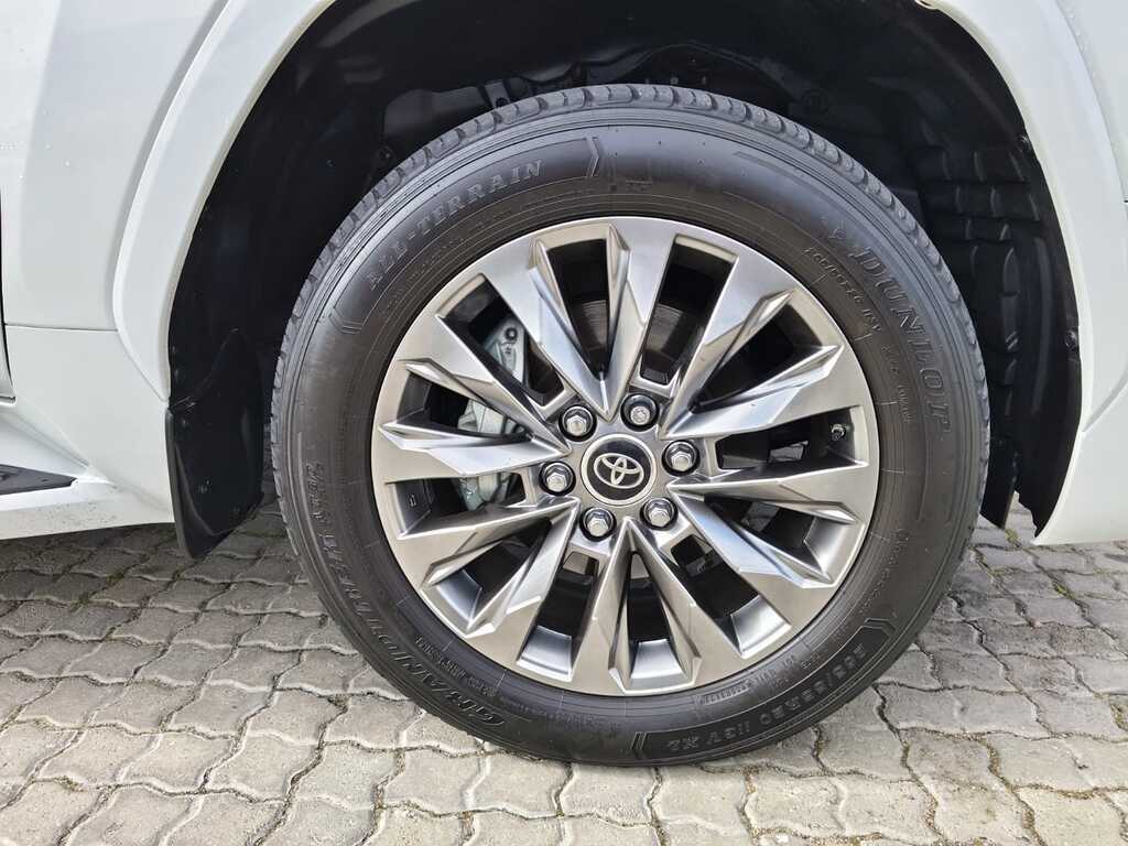 Toyota Land Cruiser 300 - View 9