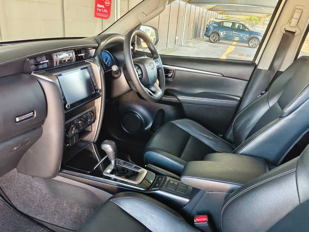 Toyota Fortuner - View 10
