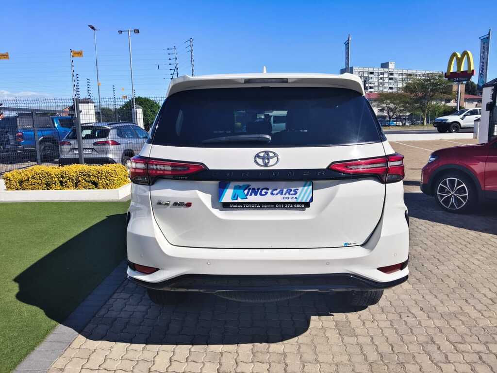 Toyota Fortuner - View 6