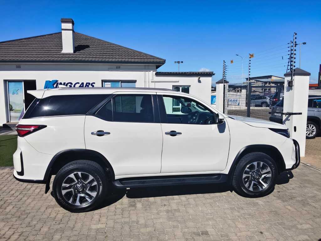 Toyota Fortuner - View 8
