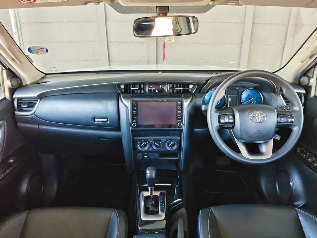 Toyota Fortuner - View 9