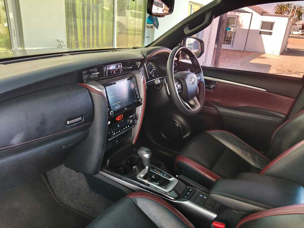 Toyota Fortuner - View 10