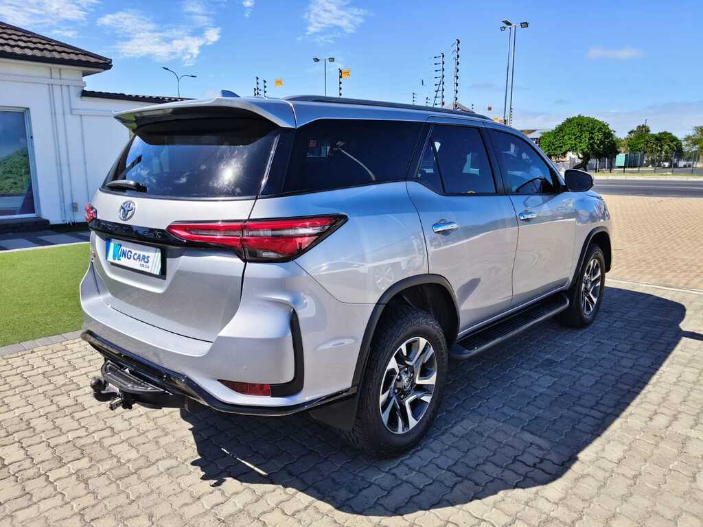 Toyota Fortuner - View 7