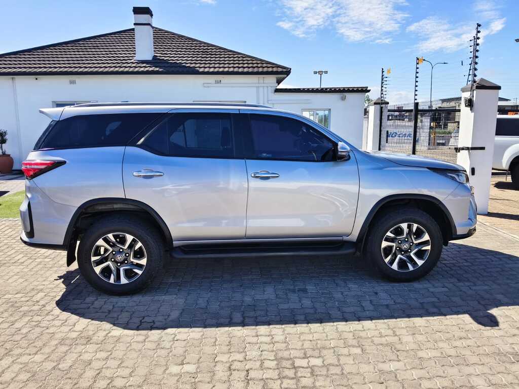Toyota Fortuner - View 8