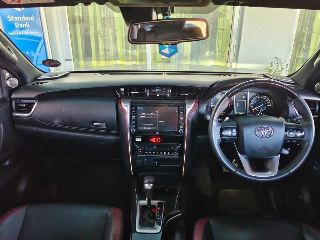 Toyota Fortuner - View 9