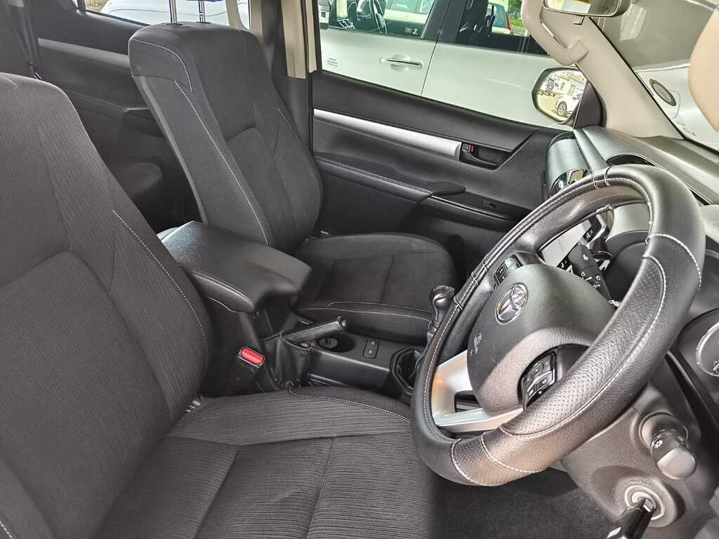 Toyota Hilux - View 11