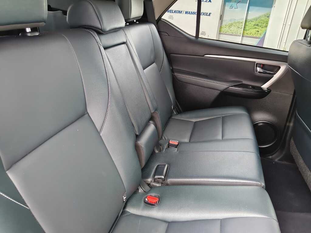 Toyota Fortuner - View 9