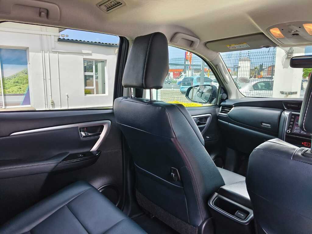 Toyota Fortuner - View 11