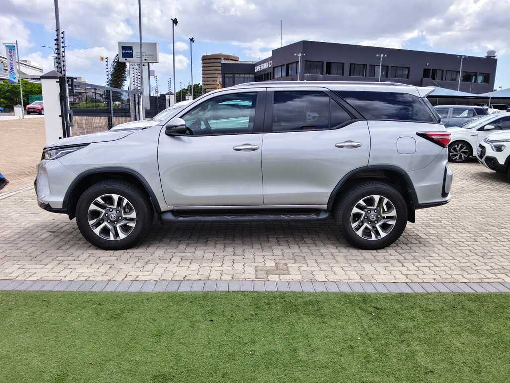 Toyota Fortuner - View 2