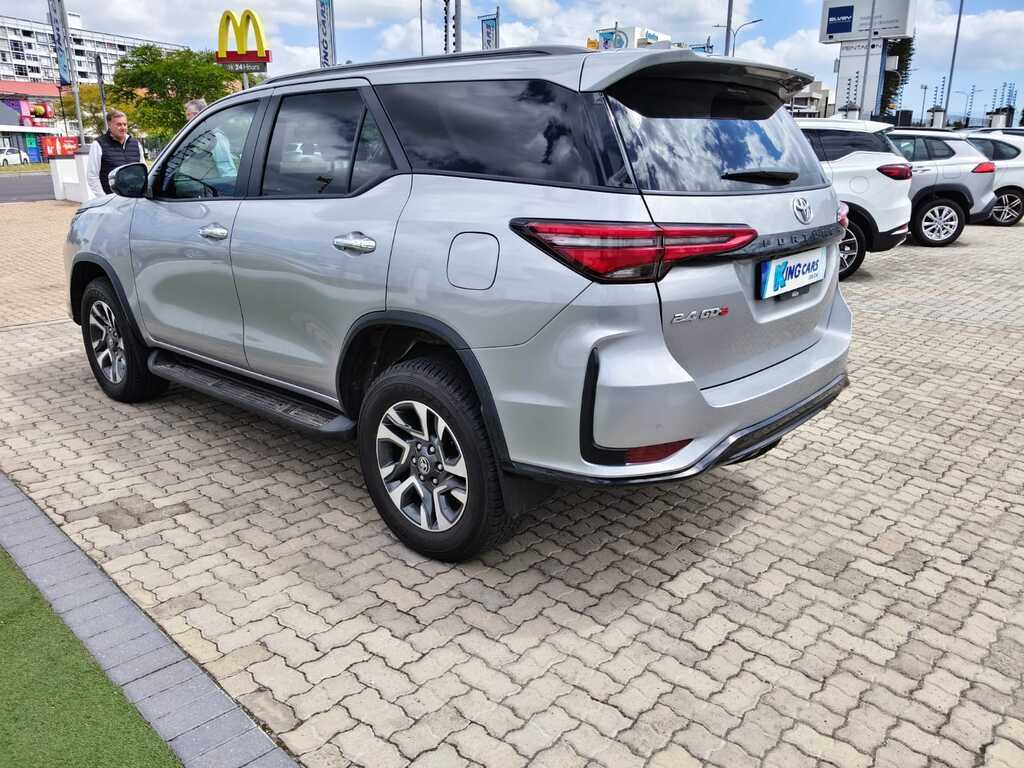 Toyota Fortuner - View 4