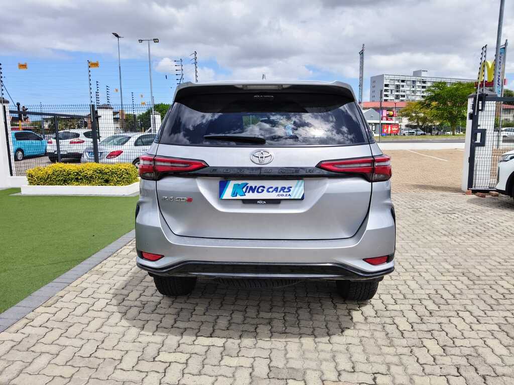 Toyota Fortuner - View 5