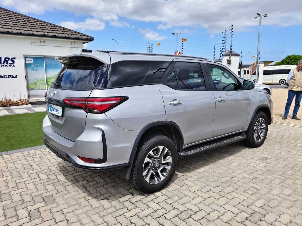 Toyota Fortuner - View 7
