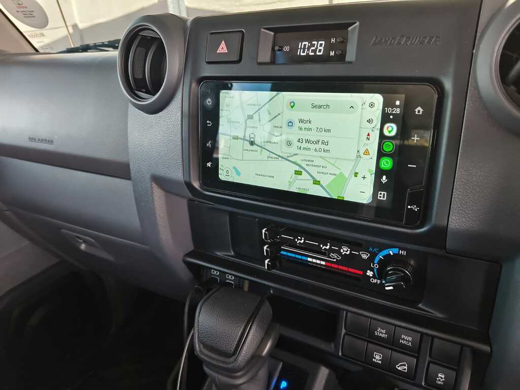 Toyota Landcruiser 70 - View 12