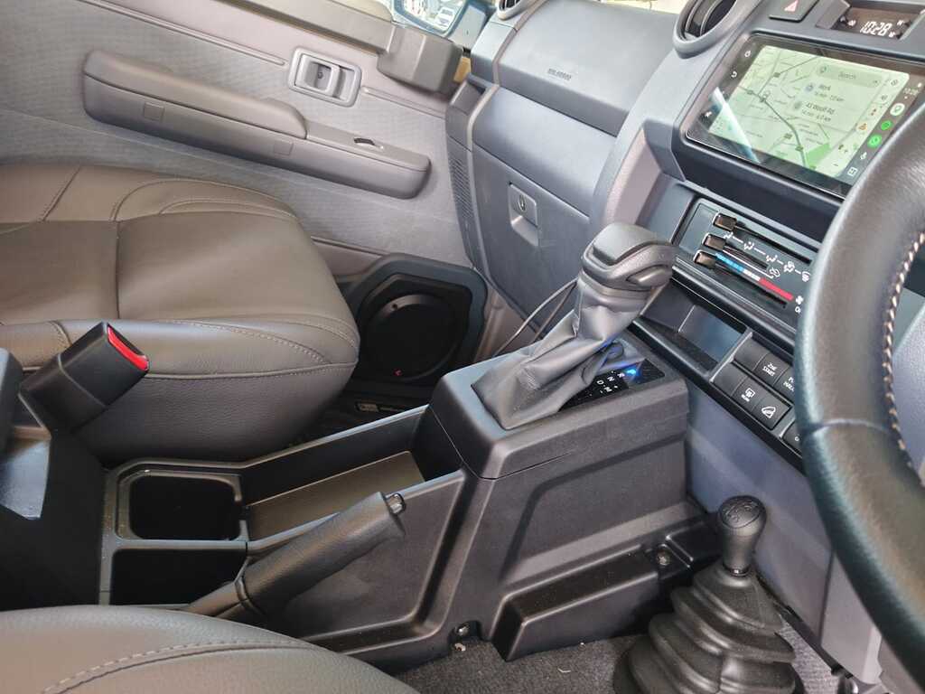 Toyota Landcruiser 70 - View 13