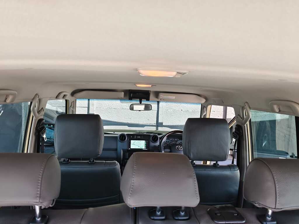 Toyota Landcruiser 70 - View 17